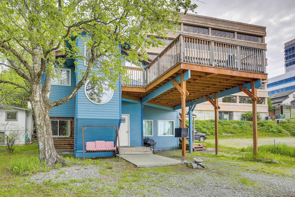 Modern Anchorage Getaway, Steps From Coastal Trail view 3