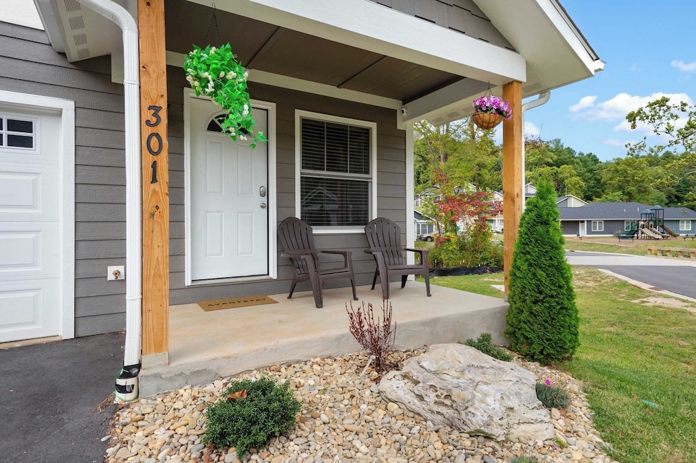 Dogwood & Sweetgum Buyout by Avantstay 2 Home Buyout! Sleeps 16!