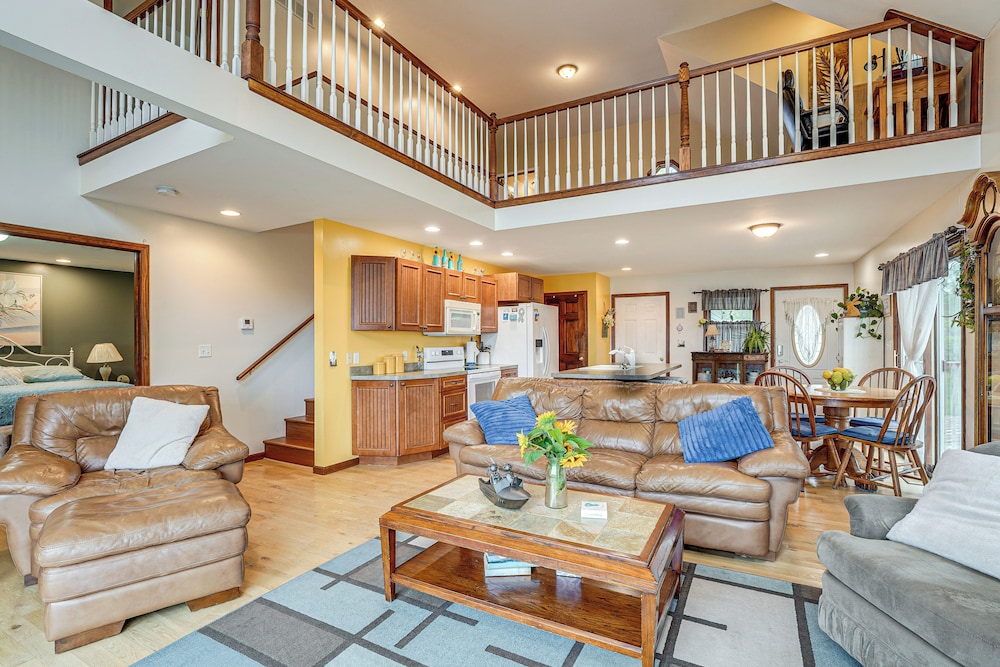 Garage Game Room, Bar: Coldwater Lake House!