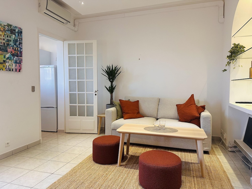 Bright one Bedroom Apartment in the Center of Cannes 13 Minutes Walk to the Palais des Festivals - 2290