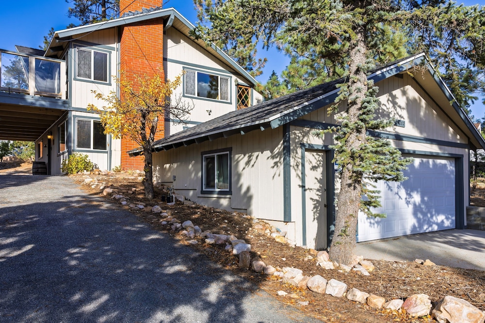 Lakeside in Bearadise by Avantstay Gorgeous Mountain Cabin in Boulder Bay
