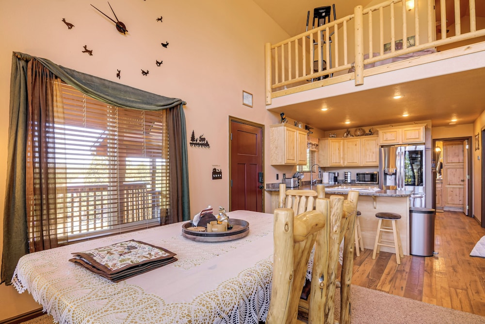 Luxe Cabin Retreat, Near Bryce & Zion Nat'l Parks!
