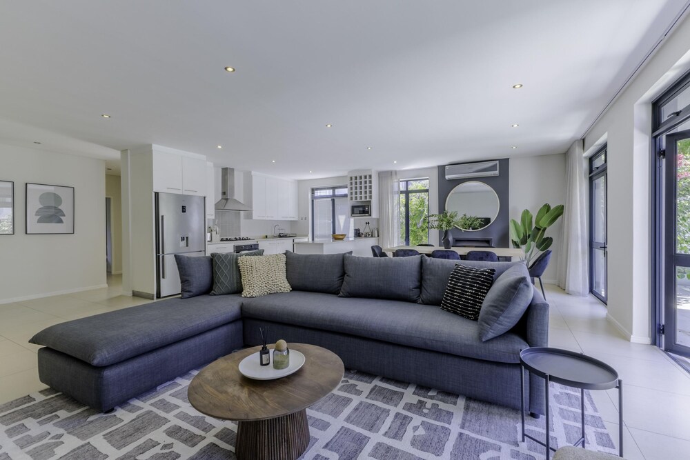 Newly Renovated 3 bed Apartment With Splashpool - 2283