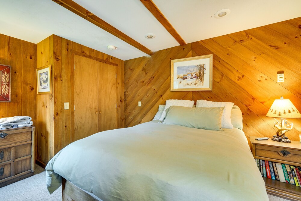 Jamaica Vacation Home w/ Deck: 8 Mi to Skiing! view 2