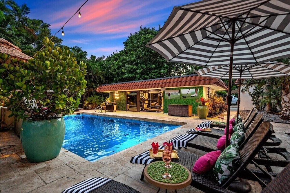 #1 Beach Estate Las Olas Beach Best Location
