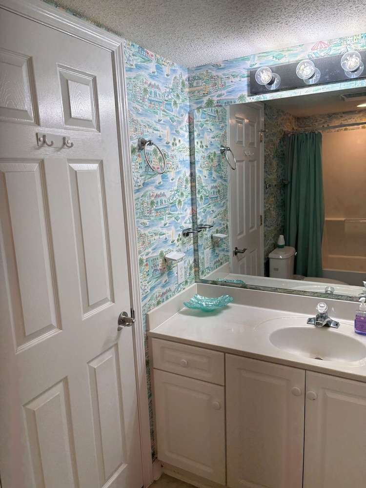 Picture Perfect- Oceanfront Condo