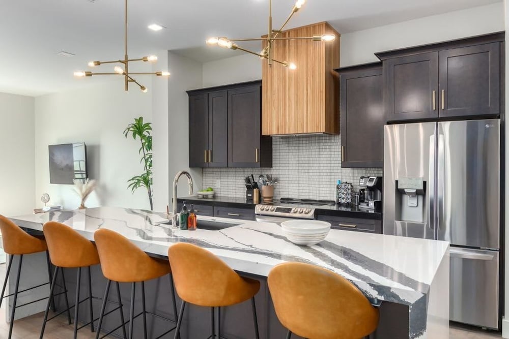 LUX Penthouse Old Town Walkable Gym Mtn Views