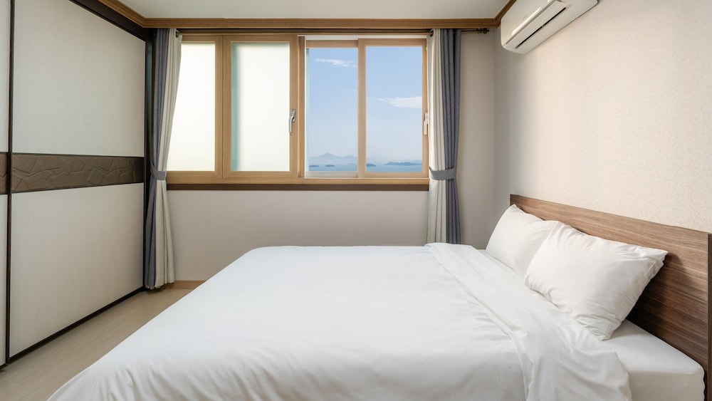 Jigeum Yeosu Ocean View Pension