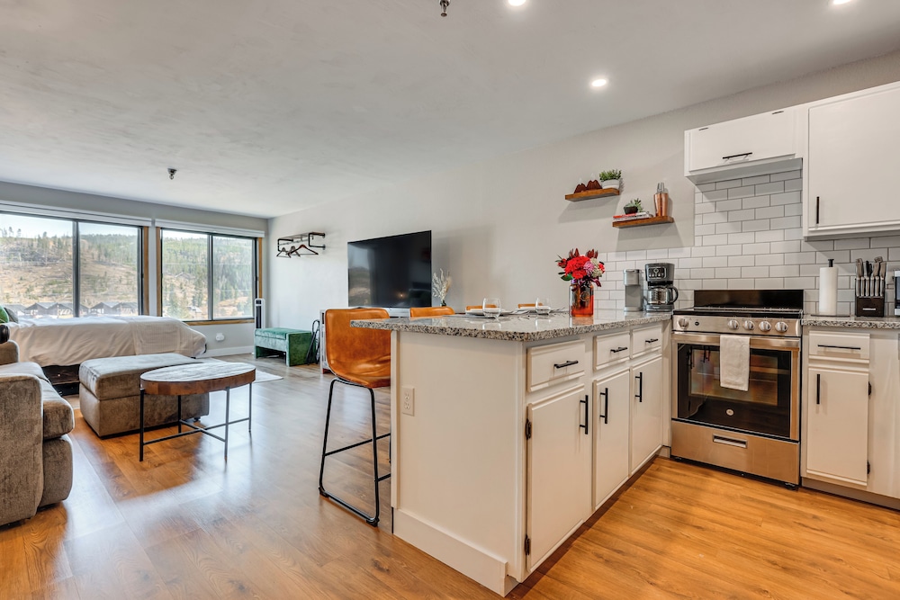 Walk to Dtwn: Winter Park Studio w/ Hot Tub Access