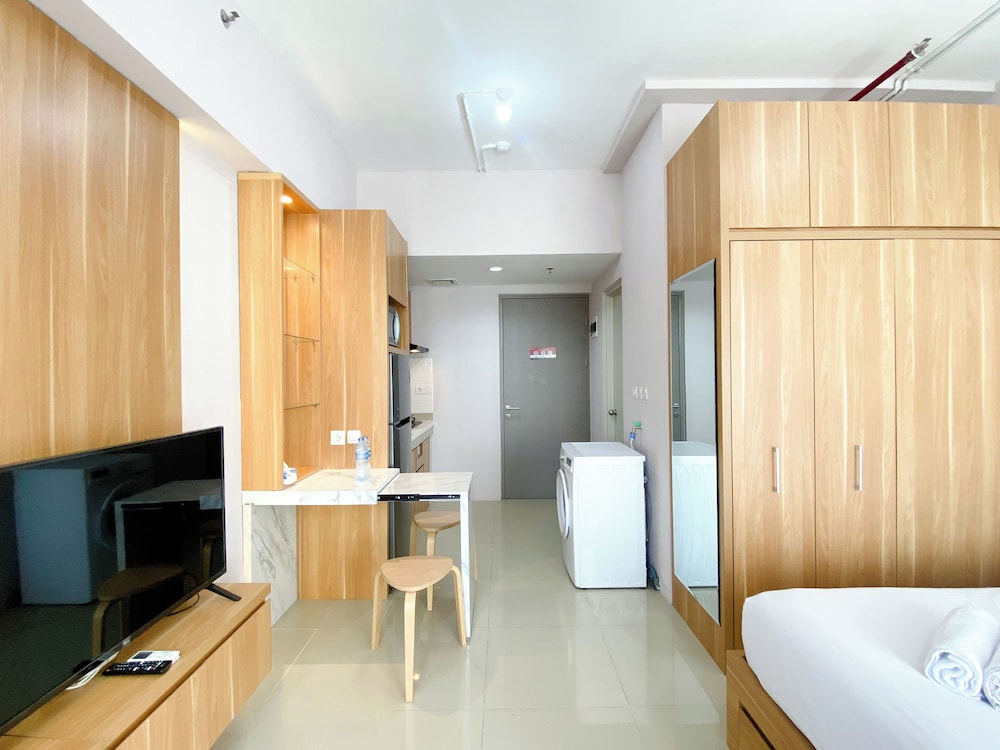 Wonderful And Homey Studio Vasanta Innopark Apartment