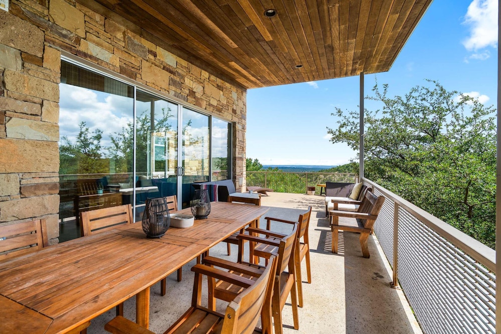 Luxury 4BR Hilltop Retreat With Scenic Views