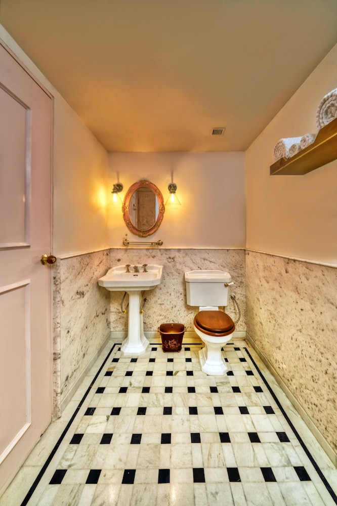 Munjoh Island House Suites and Spa