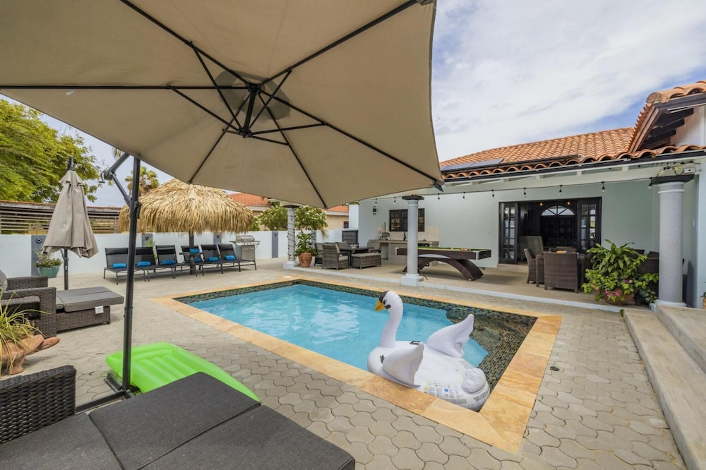 4BR 4BA Private Pool Sauna Tub Putt-putt Fire Place