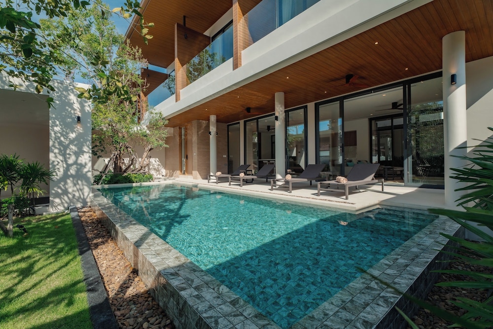 Modern Tropical Pool Villa - Saiyuan