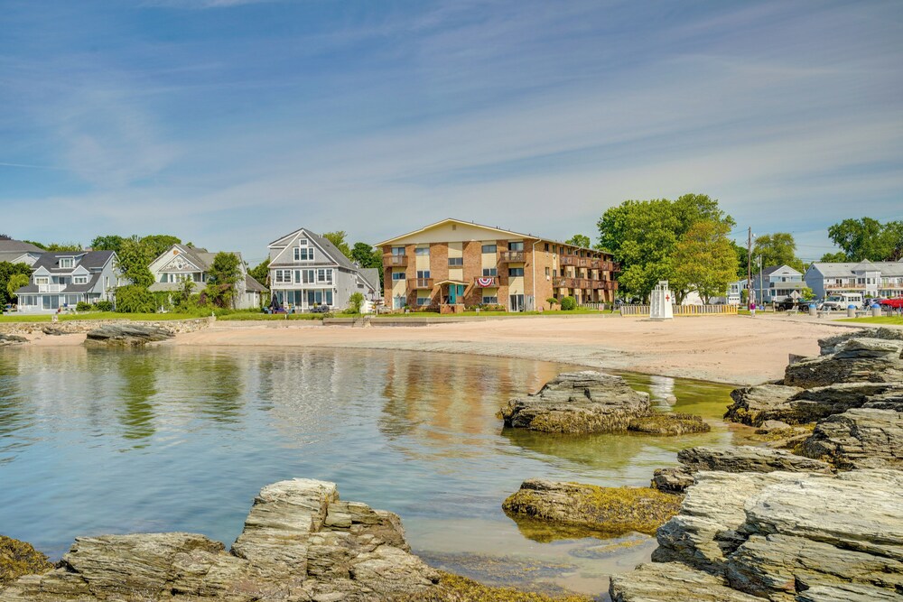 2 Blocks to Beach: Walkable Woodmont Village Home