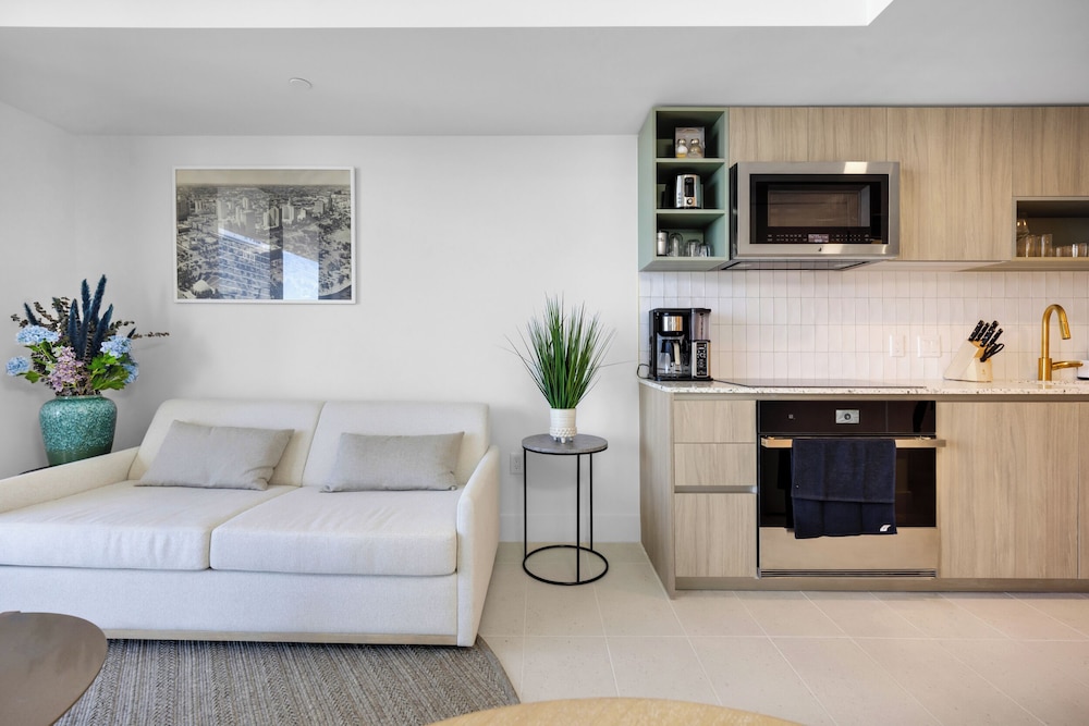 DTW Miami Luxury 1BR with Urban Views
