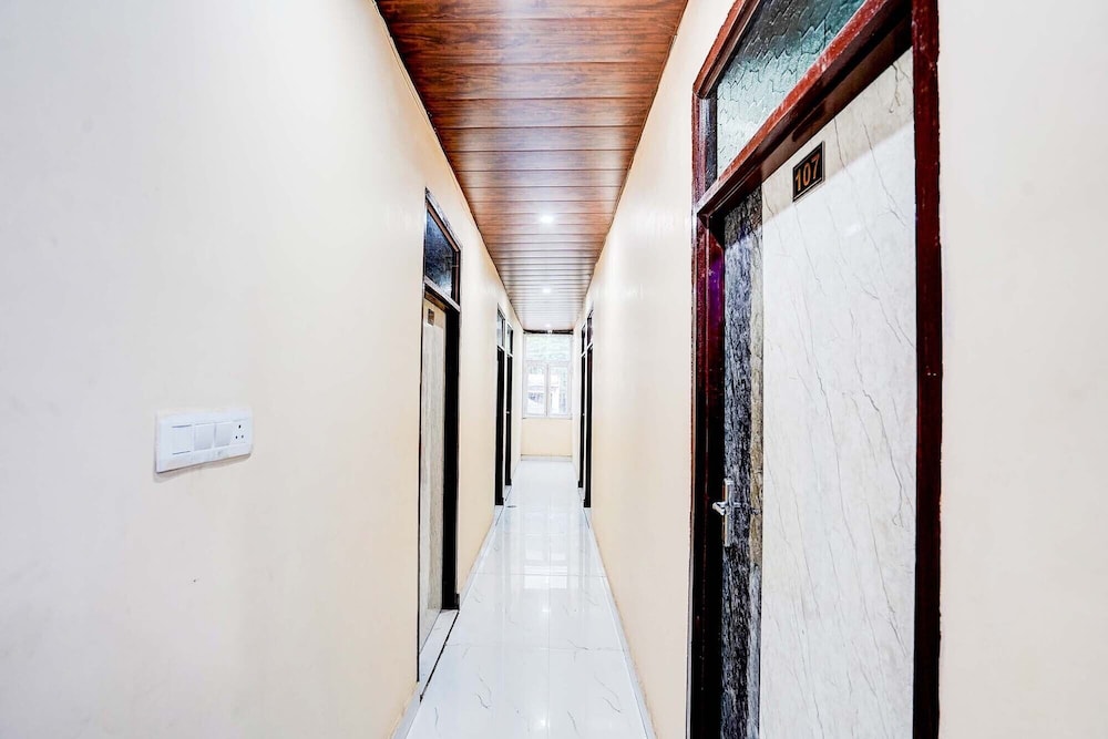 Fabhotel Ratraksh