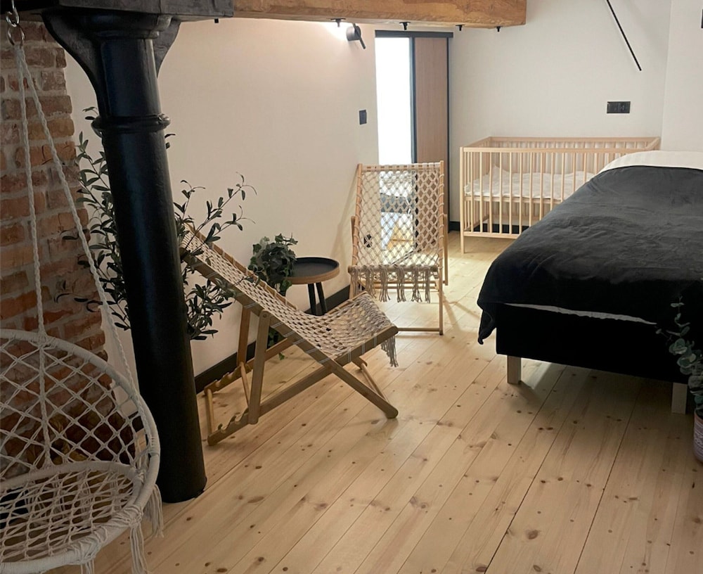 A Comfortable Apartment in the Heart of the City