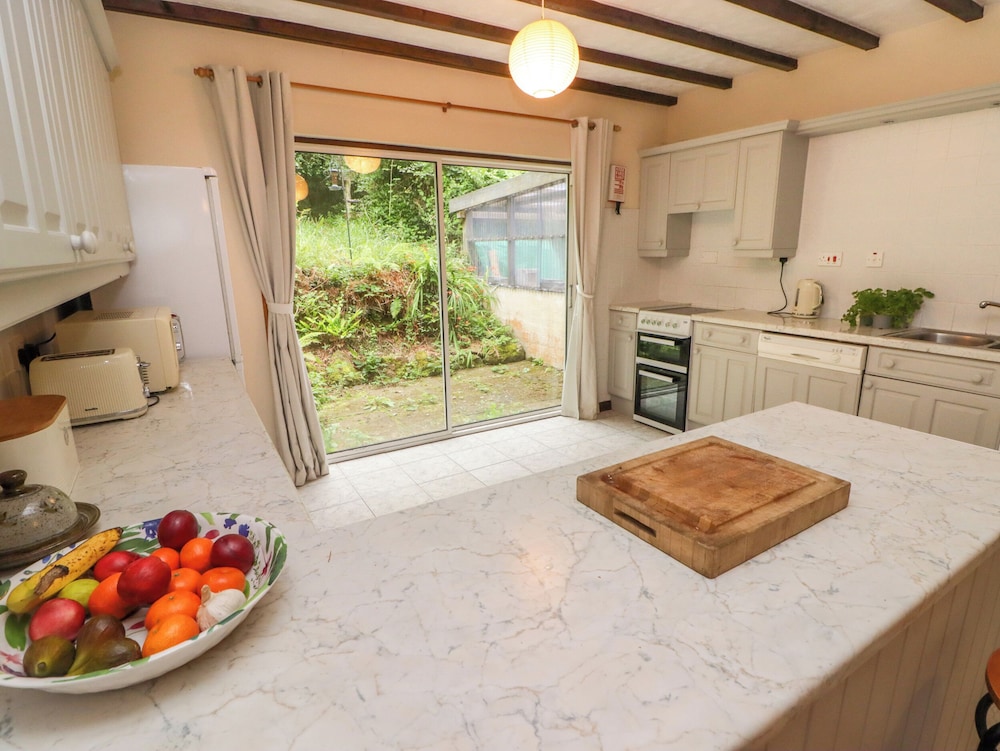 2 Cheriton Cottages