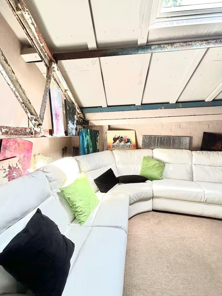 Arty Infused Loft With ac Near Emirates Stadium