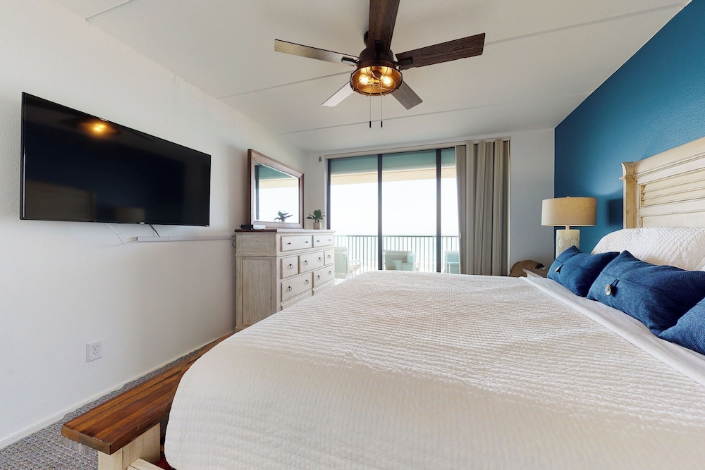 Corner 3BR w/ Wraparound Balcony & Gulf Views