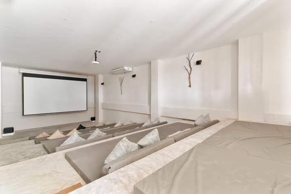 Guest INN Home - Elements Suites