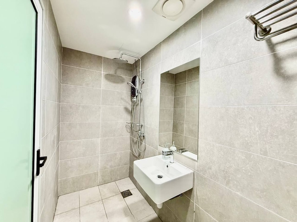 ICC Luxury Suites By Grab A Stay