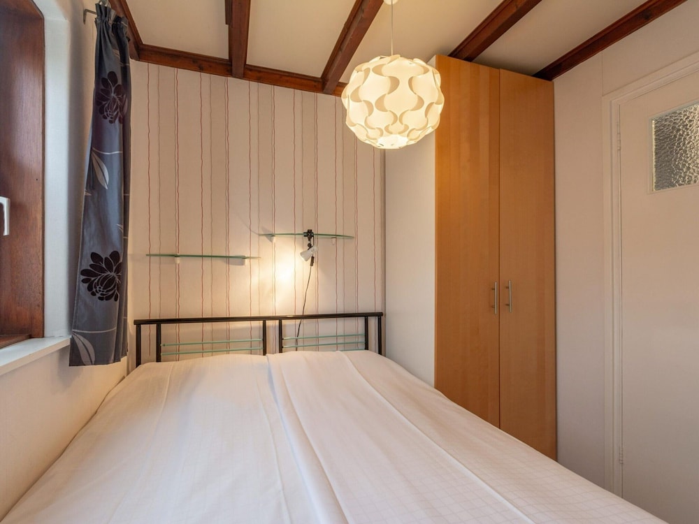 Stunning Bungalow Near Beach view 5