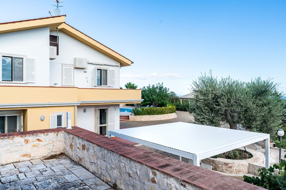 Villa Polignano con Piscina by Wonderful Italy