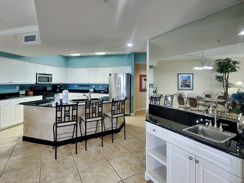 Admiral's Quarters #1406 by Southern Vacation Rentals