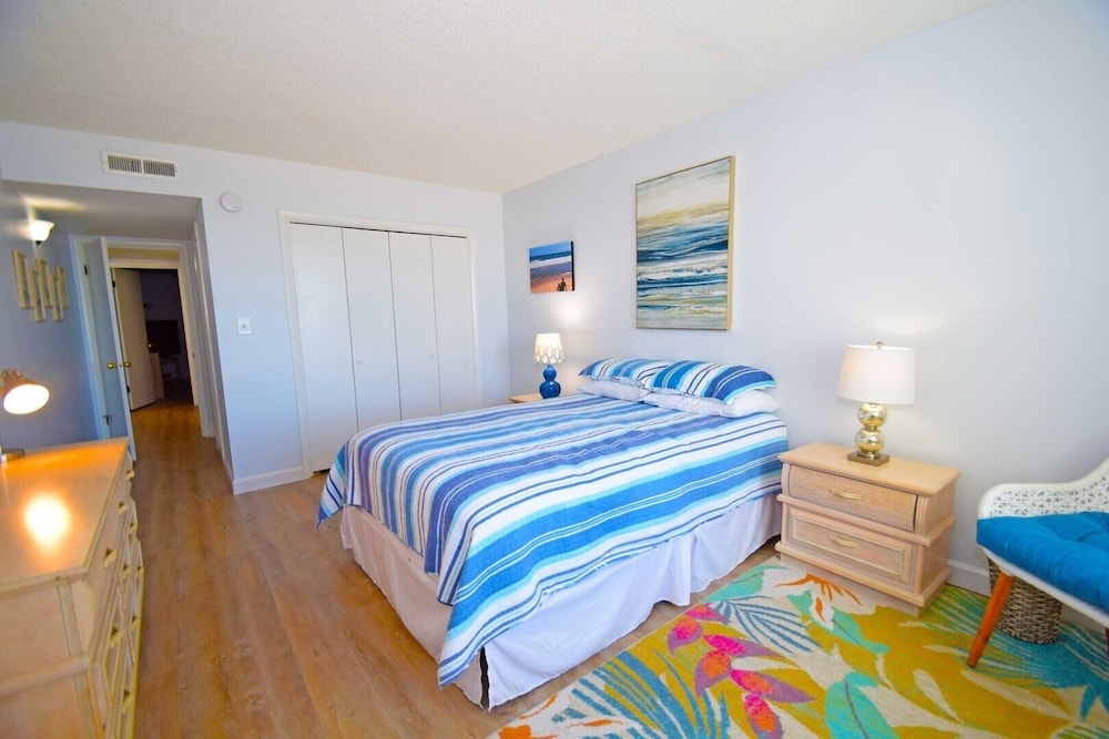 Towers 401 2 Bedroom Condo by RedAwning view 5