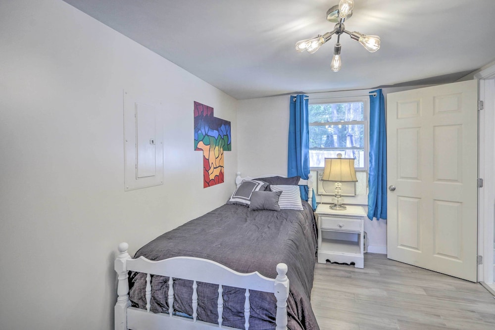 Charming Bridgeton Condo ~ 2 Mi to Long Lake! view 2