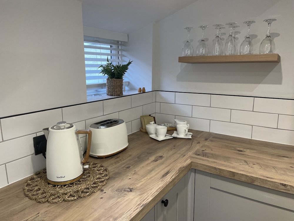 Bridgend Vacations - Charming 1-bed Cottage in Brynmenyn - Property Image 7