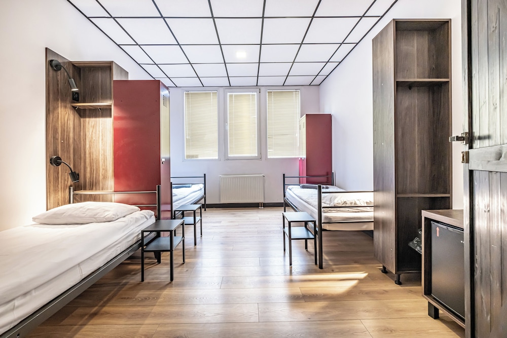VOLA Hostel