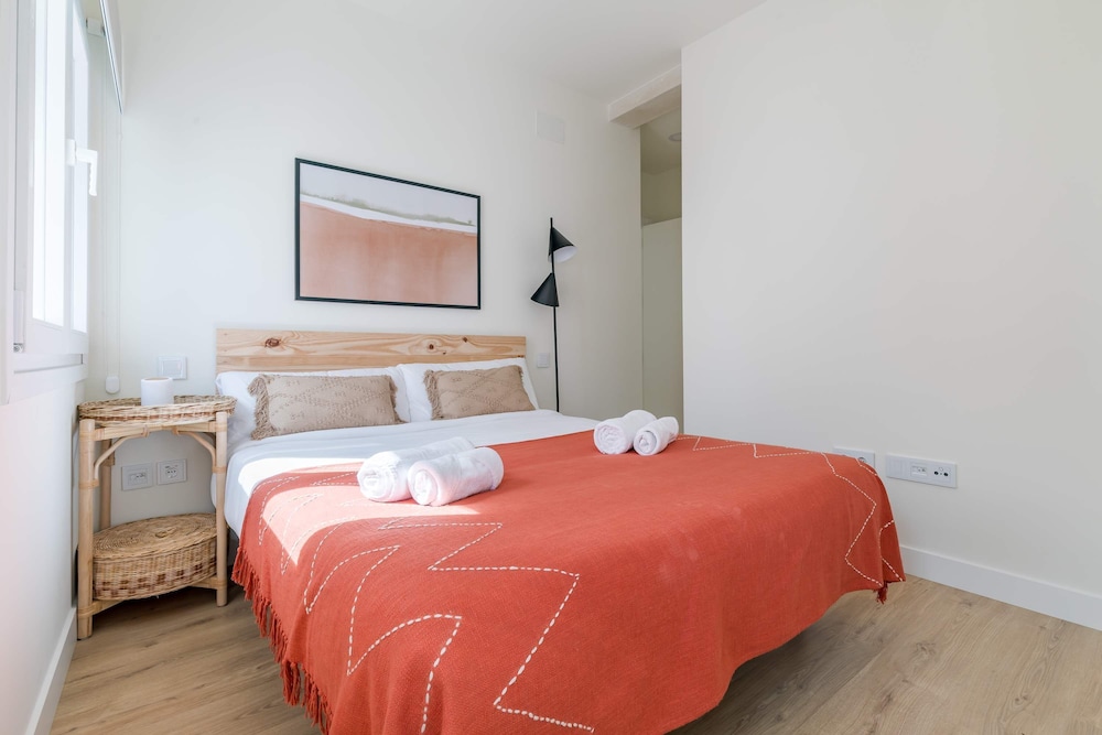 Double Castilla 2BR Home Near Castellana Avenue
