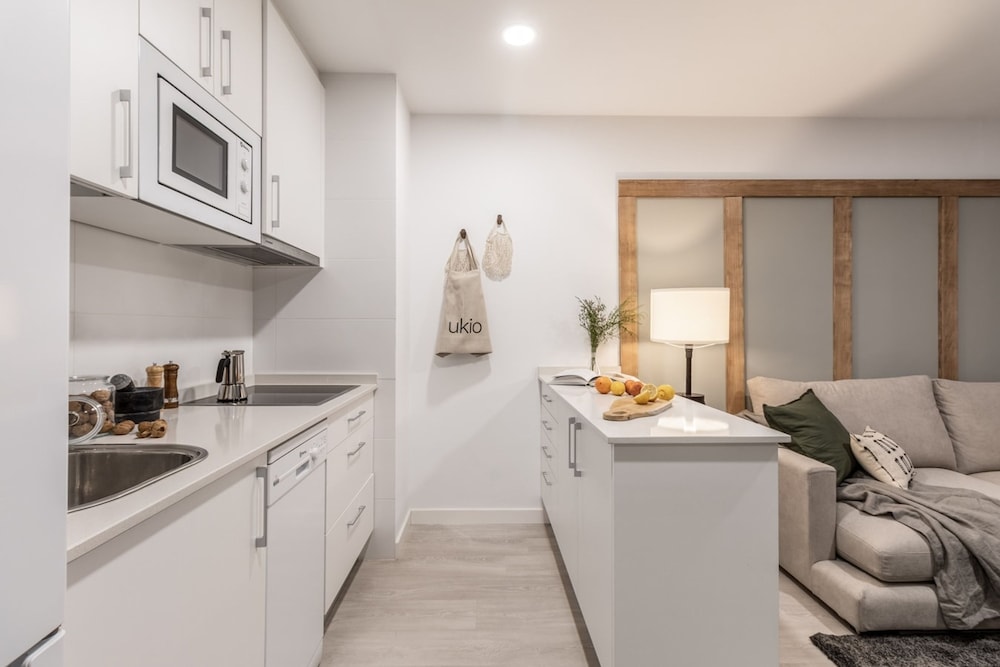 Beraldi - 1 Bedroom and Shared Pool in Trafalgar