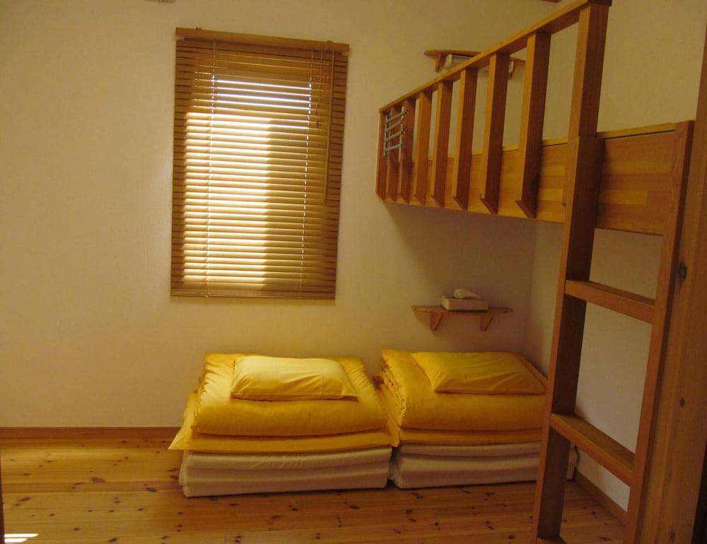 Lodge Orange Cabin