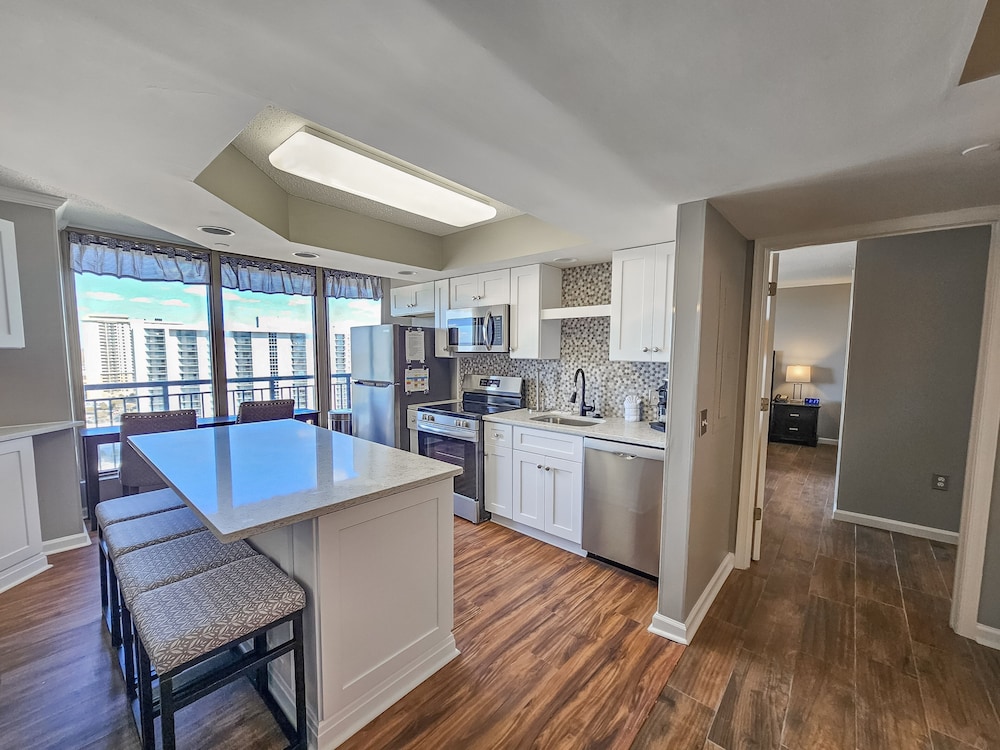 1707 Brighton, impressively remodeled, 3 bedroom ocean view 3 Condo