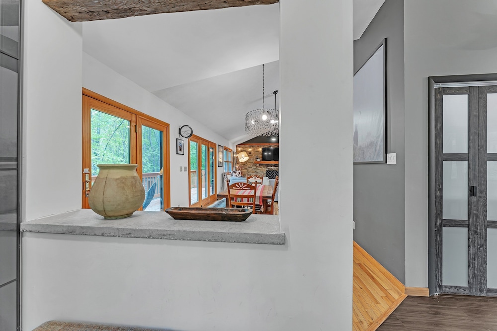 Modern Mountain Retreat Near Dolly Sods & Skiing 3 Bedroom Home