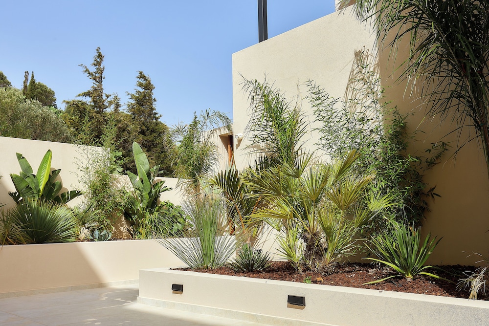 The Nook -luxury Living at the Edge of Tranquility