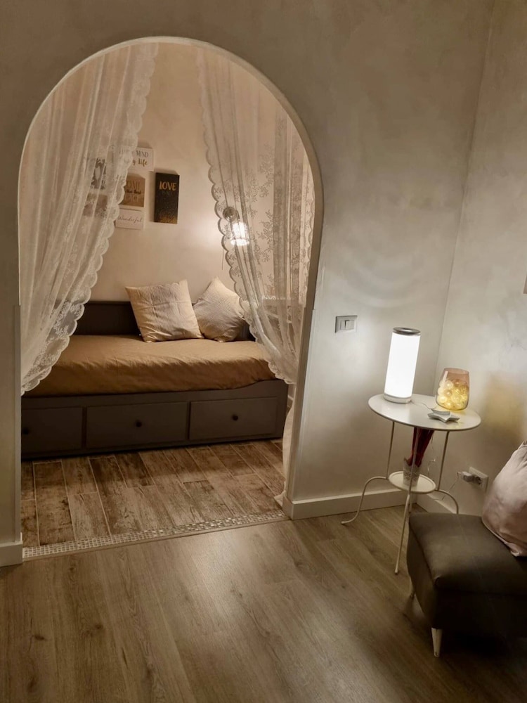 Apartment Near the Colosseum With Metro Line A a 2-minute Walk Away