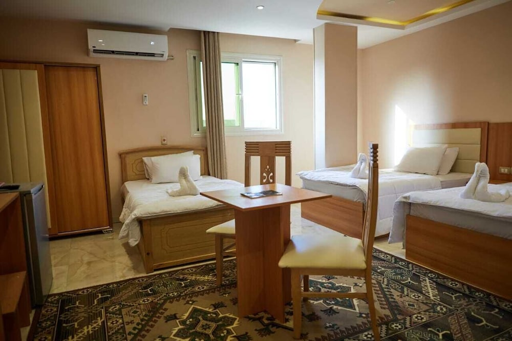 Pyramids Express View Inn