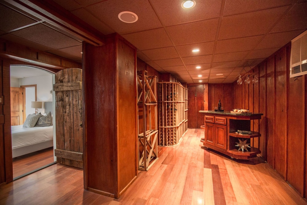 De Luz by Avantstay 5 Acre Estate w Lake Pool Hot Tub