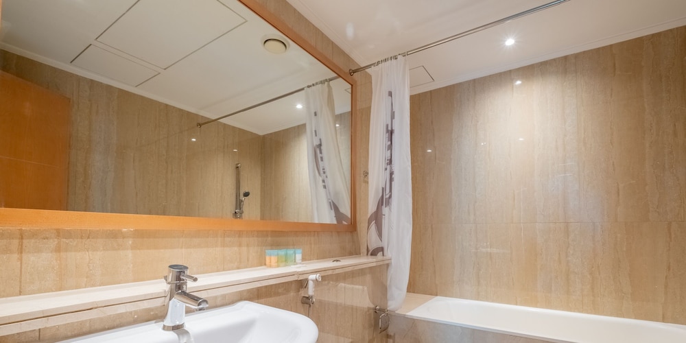 LUX The Shemara Marina View Suite