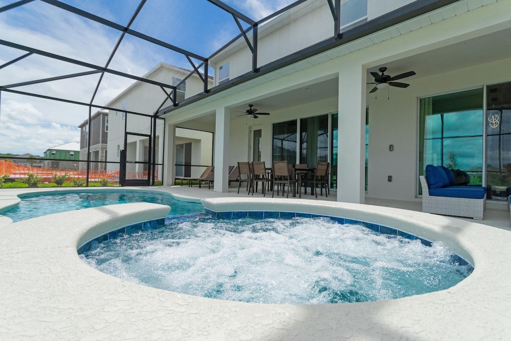 Large Themed Bedroom Home Near Disney - Image 2