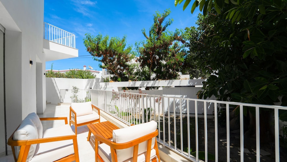 Villa Malaga Luxury for 10 in Central Marsa