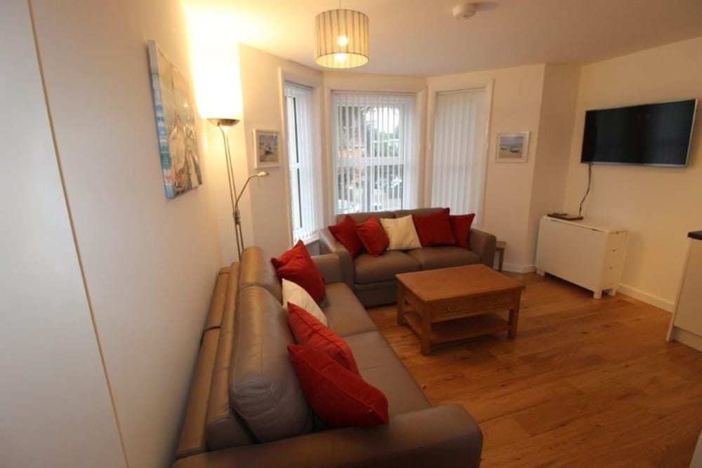 Flat 8 Palm Court