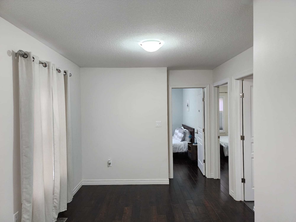 Kitchener Vacations - Beautiful Three Bedroom House - Property Image 4