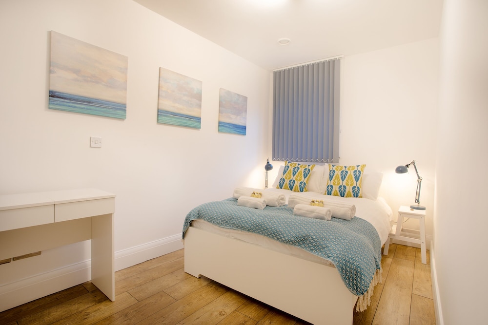 Rest & Recharge Regents CT 3bed Sleeps 7 view 5
