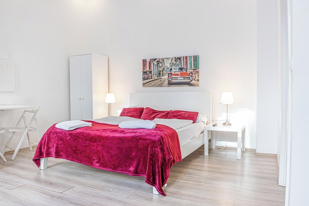 Cozy Apartment for 3 Near Lugner City
